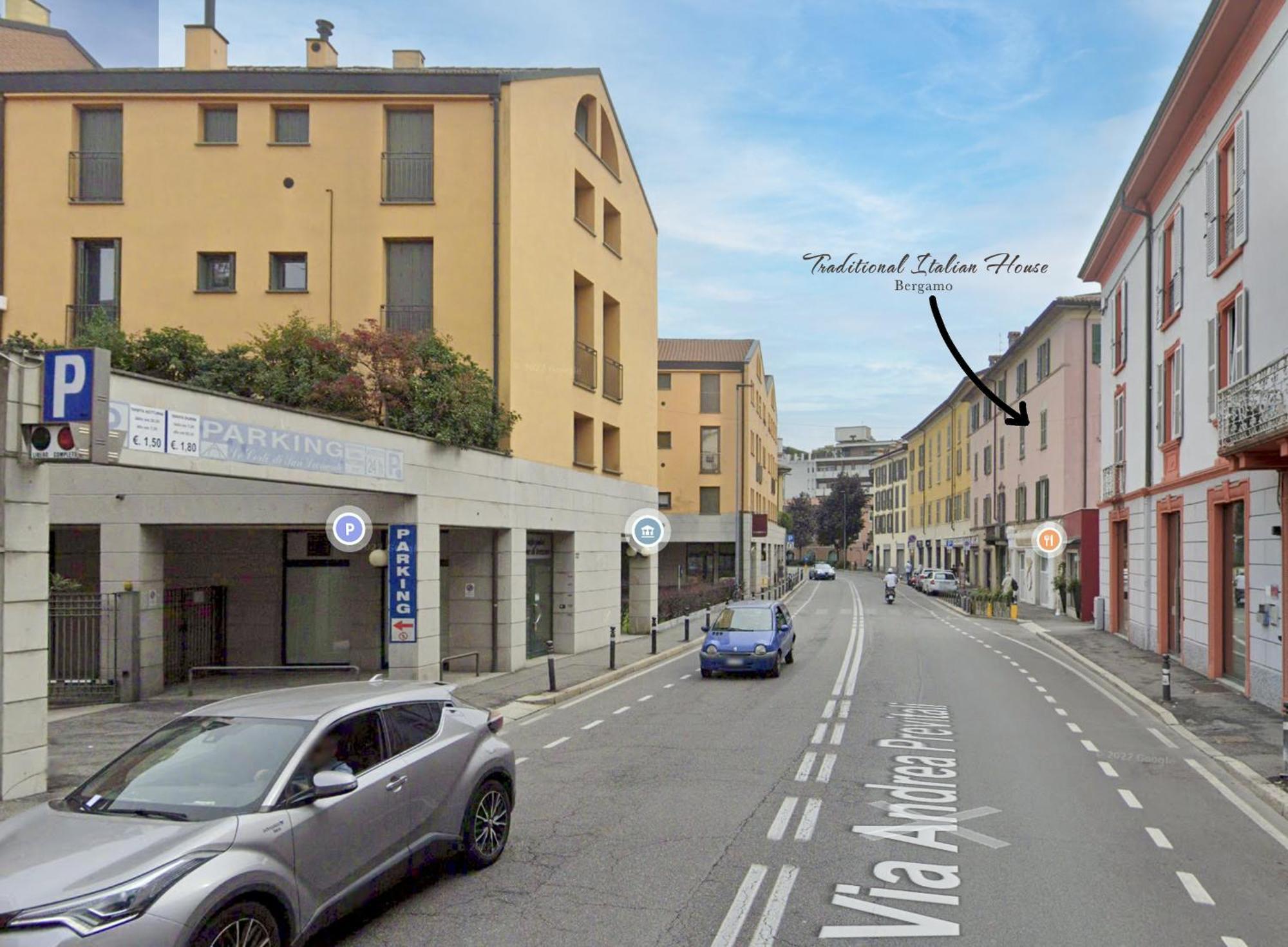 Traditional Italian House - Bergamo Exterior photo