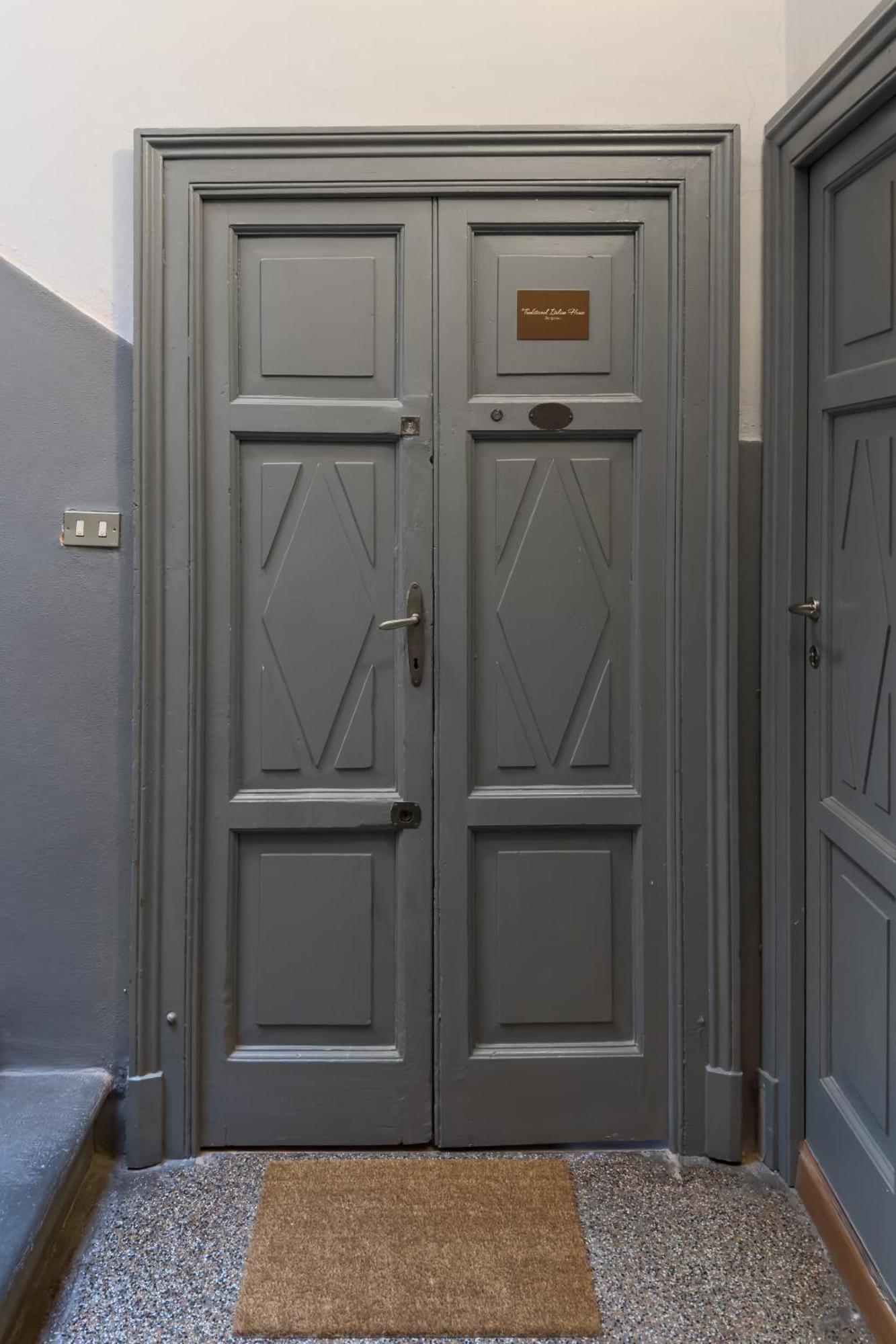 Traditional Italian House - Bergamo Exterior photo
